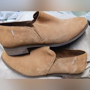 TOMS suede Loafers Slip ons shoes womens 9.5 low heel super soft